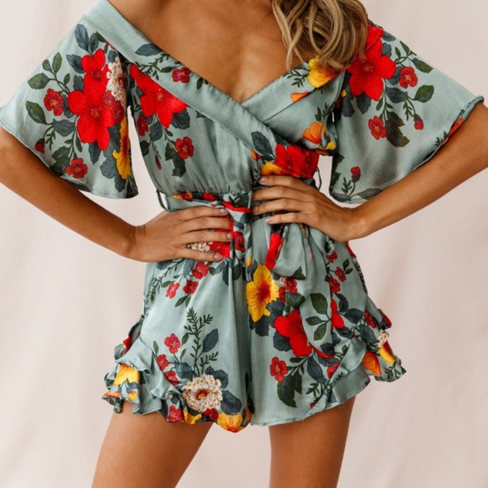 Selfie Leslie Ambrosia floral romper